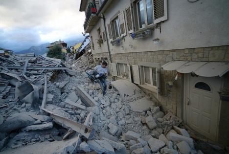 Cutremurul din Italia: cel puţin 63 de morţi şi 150 de dispăruţi (VIDEO)