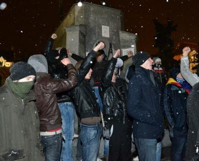 Oradea, seara a şasea de proteste: Unii manifestanţi s-au retras din cauza lozincilor vulgare (FOTO)