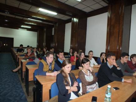 Studenţii de la Drept au dezbătut limitele dintre viaţă privată şi jurnalism (FOTO)