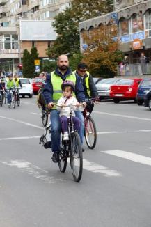 Bicicleta, cel mai rapid mijloc de transport în Oradea. Peste 500 de orădeni au pedalat victorioşi prin oraş (FOTO/VIDEO)