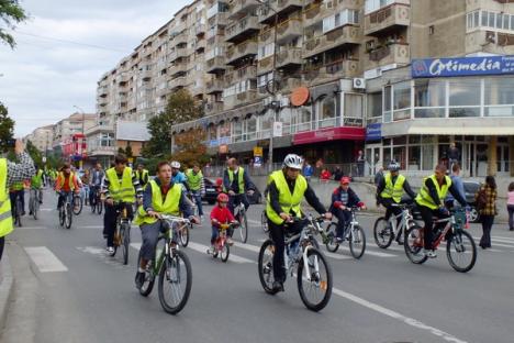 Bicicleta, cel mai rapid mijloc de transport în Oradea. Peste 500 de orădeni au pedalat victorioşi prin oraş (FOTO/VIDEO)