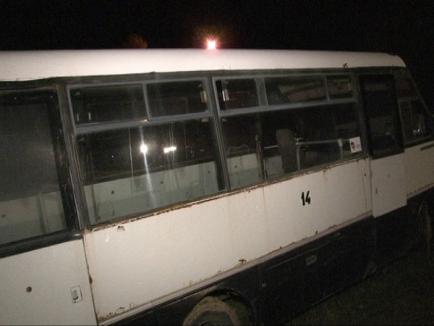 Exerciţiu ISU: Accident cu 20 de victime, după ce un microbuz şcolar şi o autocisternă cu clor s-au ciocnit (FOTO)