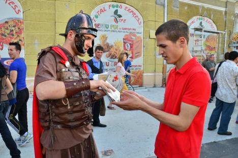 Patimile lui Hristos: Sute de orădeni l-au însoţit pe Iisus pe Drumul Crucii (FOTO / VIDEO)