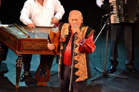 Maestrul Gheorghe Zamfir a deplâns neamul românesc la concertul de la Oradea: "Vor să ne fure aurul" (FOTO/VIDEO)