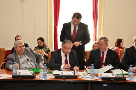Aleşii Bihorului se obligă să susţină doar regionalizarea în urma căreia Oradea va fi centru regional (FOTO)