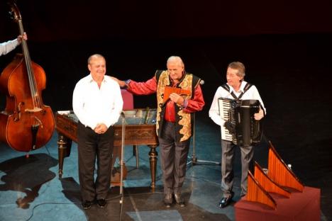 Maestrul Gheorghe Zamfir a deplâns neamul românesc la concertul de la Oradea: "Vor să ne fure aurul" (FOTO/VIDEO)