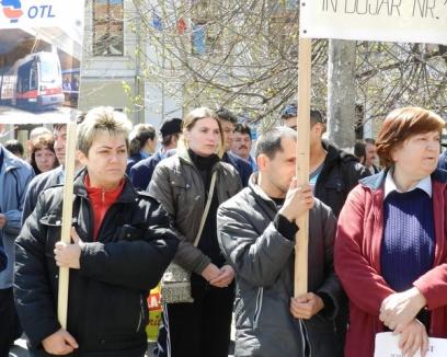 OTL-iştii, din nou în stradă, din solidaritate cu vătmăniţa condamnată pentru moartea unui băiat de 13 ani