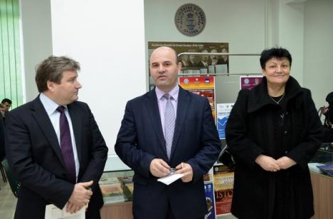Cei şase candidaţi la rectoratul Universităţii din Oradea îşi dau întâlniri comune cu alegătorii (FOTO)