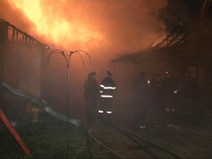 Atelier de tâmplărie distrus într-un incendiu la Salonta (FOTO/VIDEO)