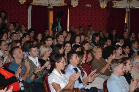 Timpul aplauzelor: Premiera lui Radu Afrim a ridicat spectatorii în picioare (FOTO)