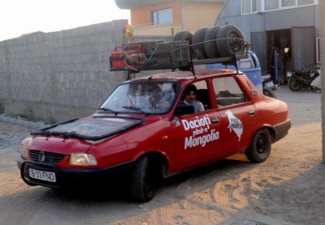 Aventurierii: Trei români merg cu o Dacia 1310 până în Mongolia (FOTO)
