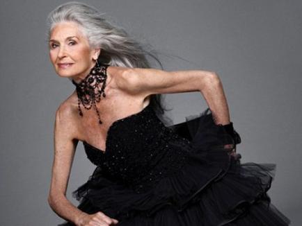 Cel mai bătrân fotomodel din lume a pozat sexy la 83 de ani