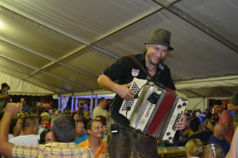 Distracţie la Ramada: Austriecii de la Gastein au făcut show în prima zi a Das Fest 2015 (FOTO/VIDEO)