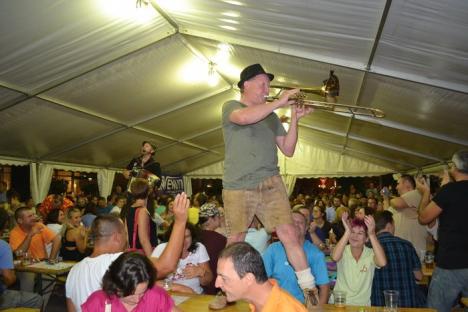 Distracţie la Ramada: Austriecii de la Gastein au făcut show în prima zi a Das Fest 2015 (FOTO/VIDEO)