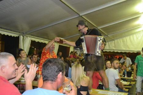 Distracţie la Ramada: Austriecii de la Gastein au făcut show în prima zi a Das Fest 2015 (FOTO/VIDEO)