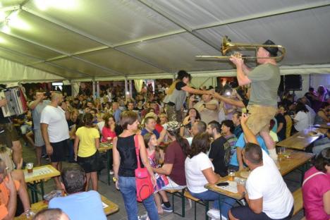 Distracţie la Ramada: Austriecii de la Gastein au făcut show în prima zi a Das Fest 2015 (FOTO/VIDEO)