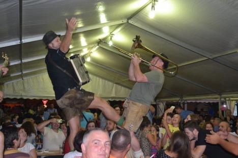 Distracţie la Ramada: Austriecii de la Gastein au făcut show în prima zi a Das Fest 2015 (FOTO/VIDEO)