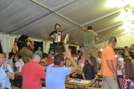 Distracţie la Ramada: Austriecii de la Gastein au făcut show în prima zi a Das Fest 2015 (FOTO/VIDEO)