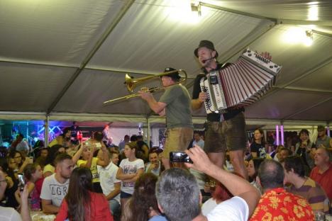 Distracţie la Ramada: Austriecii de la Gastein au făcut show în prima zi a Das Fest 2015 (FOTO/VIDEO)