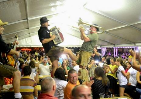 Distracţie la Ramada: Austriecii de la Gastein au făcut show în prima zi a Das Fest 2015 (FOTO/VIDEO)