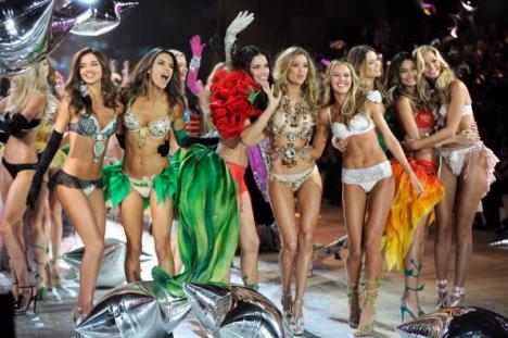 Victoria's Secret Fashion Show: Cele mai sexy femei din lume, în lenjerie intimă (FOTO)