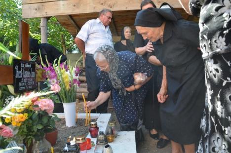 Criticat că n-a mers la înmormântare, episcopul Sofronie a oficiat parastasul părintelui Ciordaş (FOTO)