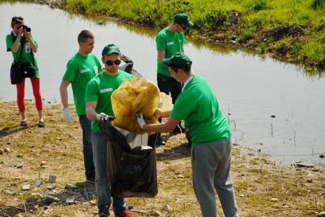 Cu mâna pe făraş! Campania de curăţenie de primăvară se încheie joi (FOTO)