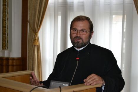 Profesorul Constantin Butişcă şi-a lansat volumul "Bisericile ortodoxe orădene şi slujitorii lor" de ziua onomastică (FOTO)