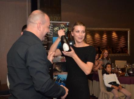 Prefectul Claudiu Pop a jurizat concursul de Miss şi Mister Nautilus (FOTO)