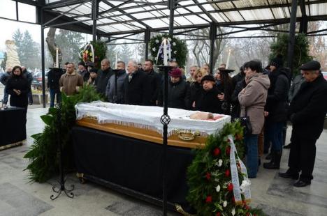 La înmormântarea interlopului Mişi, preotul i-a îndemnat prietenii să-l ierte pe criminal (FOTO)