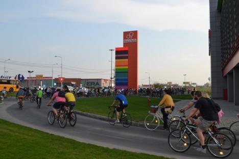 Prezenţă record la Critical Mass: Peste 1.000 de orădeni au pedalat cerând piste de biciclete (FOTO)