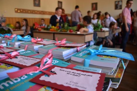Înapoi la şcoală: Elevii bihoreni s-au reîntors în clase (FOTO)