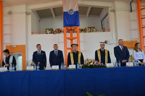 Debut de an universitar: Un rector fericit, promisiuni de la administraţia locală şi reculegere în memoria lui Teodor Maghiar (FOTO)