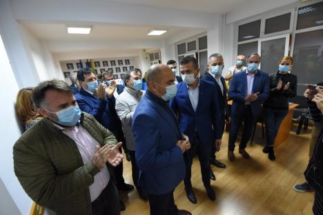 Ilie Bolojan îl felicită pe Florin Birta pentru că „a câștigat mandatul de primar al municipiului Oradea” (FOTO / VIDEO)