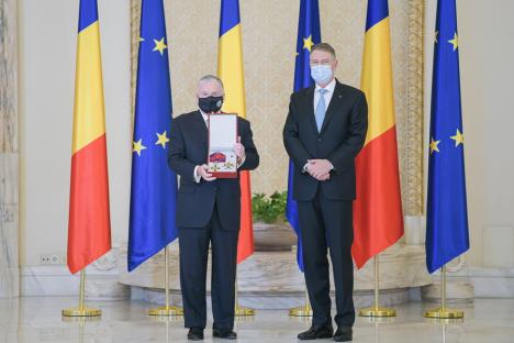 Ambasadorul SUA în România, Adrian Zuckerman, a fost decorat de preşedintele Klaus Iohannis cu Ordinul Naţional 'Steaua României'