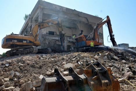 Se demolează! Fosta fabrică Metalica este dezafectată din temelii pentru a face loc unor blocuri (FOTO/VIDEO)
