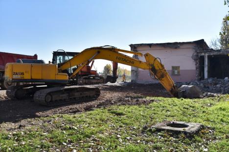 Gara Velența, demolată. În locul ei va fi construită o clădire nouă (FOTO/VIDEO)