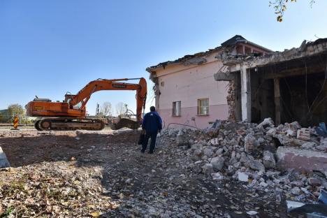 Gara Velența, demolată. În locul ei va fi construită o clădire nouă (FOTO/VIDEO)