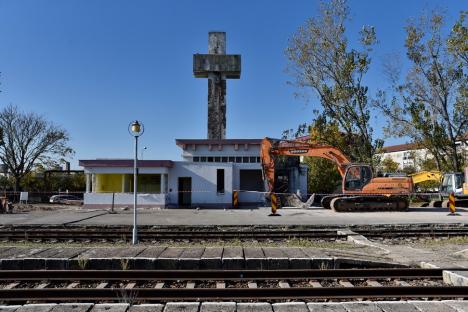 Gara Velența, demolată. În locul ei va fi construită o clădire nouă (FOTO/VIDEO)