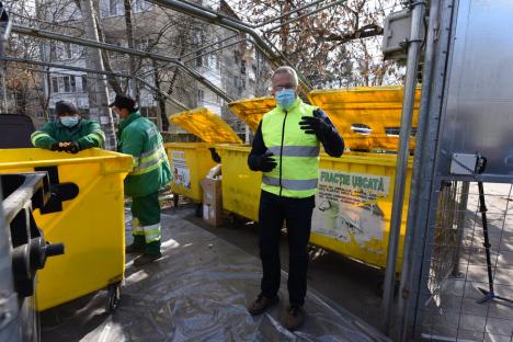 Inedit: Şeful RER Vest a demonstrat, într-un ţarc din Oradea, cum se aruncă gunoaiele corect. Un preşedinte de asociaţie: 'Ca pe vremea Gestapo-ului' (FOTO / VIDEO)