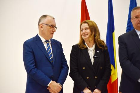 Alai de VIP-uri, inclusiv Ciucă și Deca, la inaugurarea campusului dual din Oradea. Oficialii de la București au fugit de întrebările jurnaliștilor (FOTO)