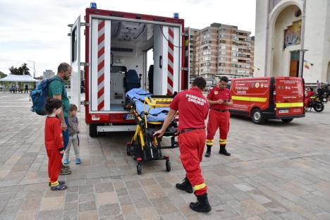 Ziua Pompierilor, sărbătorită la Oradea: Copiii au aflat ce înseamnă să fii salvator (FOTO)