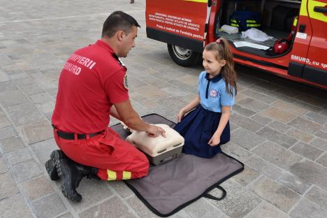 Ziua Pompierilor, sărbătorită la Oradea: Copiii au aflat ce înseamnă să fii salvator (FOTO)