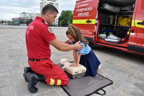 Ziua Pompierilor, sărbătorită la Oradea: Copiii au aflat ce înseamnă să fii salvator (FOTO)