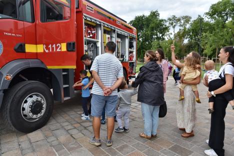 Ziua Pompierilor, sărbătorită la Oradea: Copiii au aflat ce înseamnă să fii salvator (FOTO)