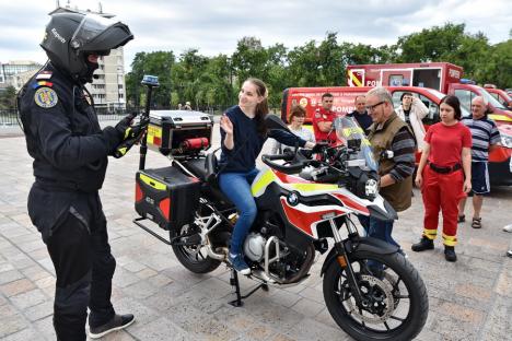 Ziua Pompierilor, sărbătorită la Oradea: Copiii au aflat ce înseamnă să fii salvator (FOTO)