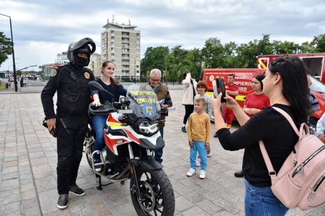 Ziua Pompierilor, sărbătorită la Oradea: Copiii au aflat ce înseamnă să fii salvator (FOTO)