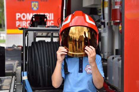 Ziua Pompierilor, sărbătorită la Oradea: Copiii au aflat ce înseamnă să fii salvator (FOTO)