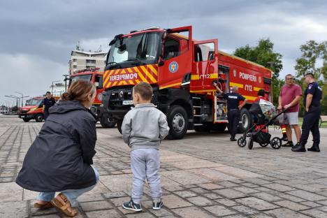 Ziua Pompierilor, sărbătorită la Oradea: Copiii au aflat ce înseamnă să fii salvator (FOTO)