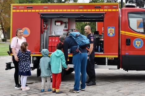 Ziua Pompierilor, sărbătorită la Oradea: Copiii au aflat ce înseamnă să fii salvator (FOTO)